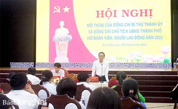 Bí thư Thành ủy Biên Hòa Võ Văn Chánh phát biểu tại buổi đối thoại