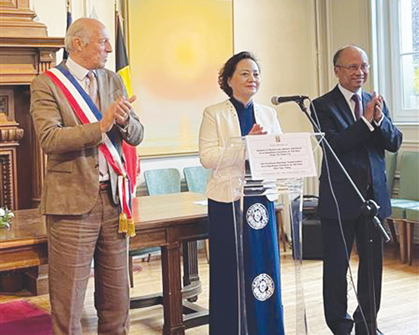 Chuyến đi "Theo dấu chân Bác Hồ" tại Pháp