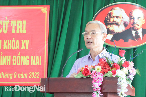 Đại biểu Phú Cường, Chủ nhiệm Ủy ban Tài chính - Ngân sách của Quốc hội phát biểu trao đổi với cử tri