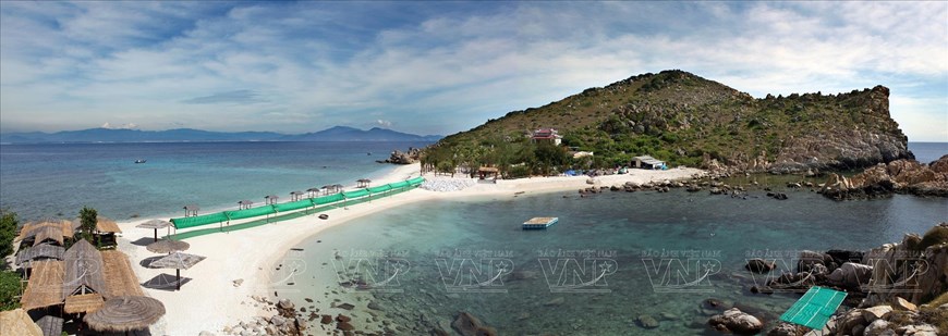 Tourists explore the beach on Noi Islet. 