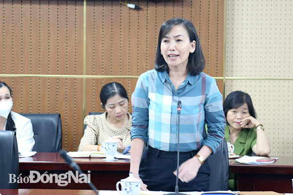Giám đốc Sở GD-ĐT Trương Thị Kim Huệ trao đổi tại buổi làm việc