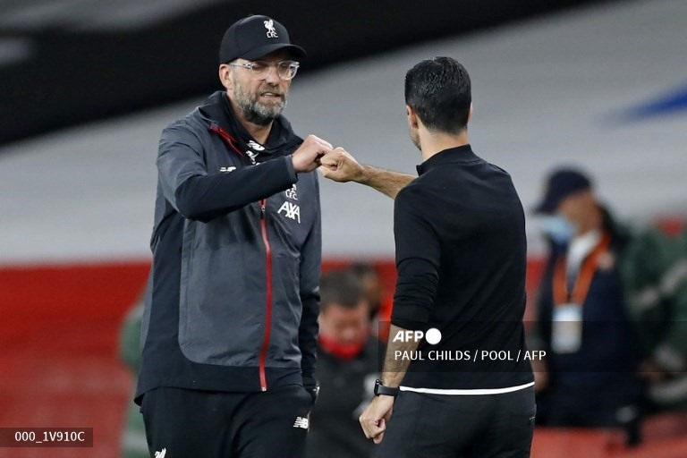 Jurgen Klopp đấu trí cùng Mikel Arteta. Ảnh: AFP