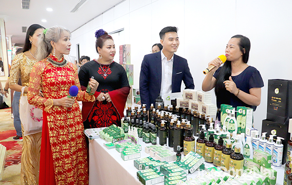 CLB Doanh nghiệp Việt Nam tổ chức ngày hội giao thương tại TP.HCM để các doanh nghiệp gặp gỡ trao đổi kinh nghiệm và hợp tác