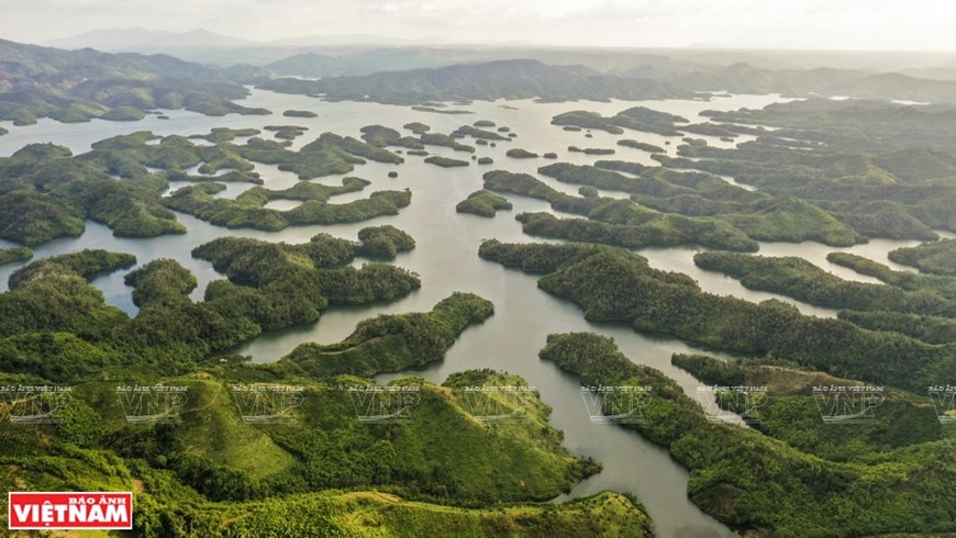 Ta Dung lake inside Ta Dung Nature Reserve is the highest mount in Dak Nong province. It is located inside Di Linh Plateau and is an intimate venue for adventurers. 