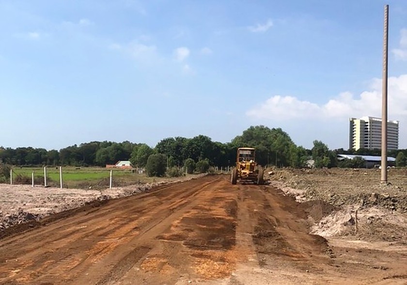 Hoa Long resettlement area in Ba Ria City is under construction to support households affected by the first phase of Bien Hoa - Vung Tau expressway project. (Photo: Nong Ngan) 