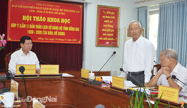 Nguyên Bí thư Tỉnh ủy Phan Văn Trang góp ý tại hội thảo