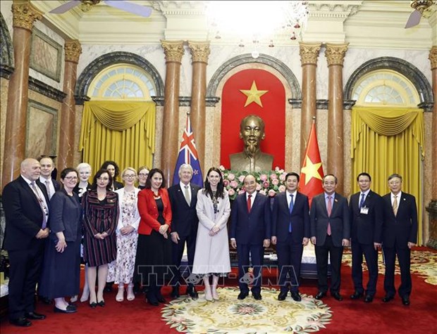 President Nguyen Xuan Phuc (fifth from right) and New Zealand Prime Minister Jacinda Ardern (sixth from right) pose for a group photo with other delegates. 