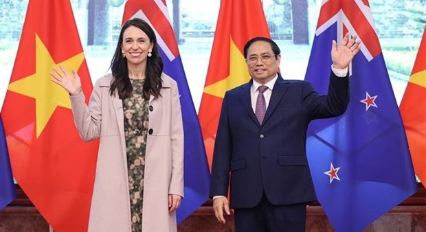 Prime Minister Pham Minh Chinh (right) and Prime Minister of New Zealand Jacinda Ardern. 