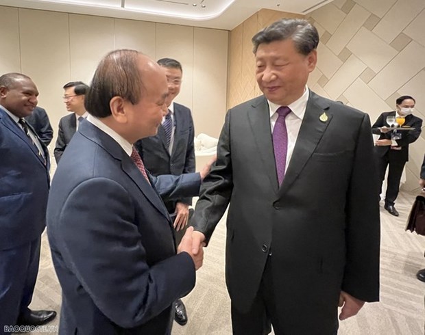 President Nguyen Xuan Phuc (L) and General Secretary of the Communist Party of China and President of China Xi Jinping in Bangkok on November 18.