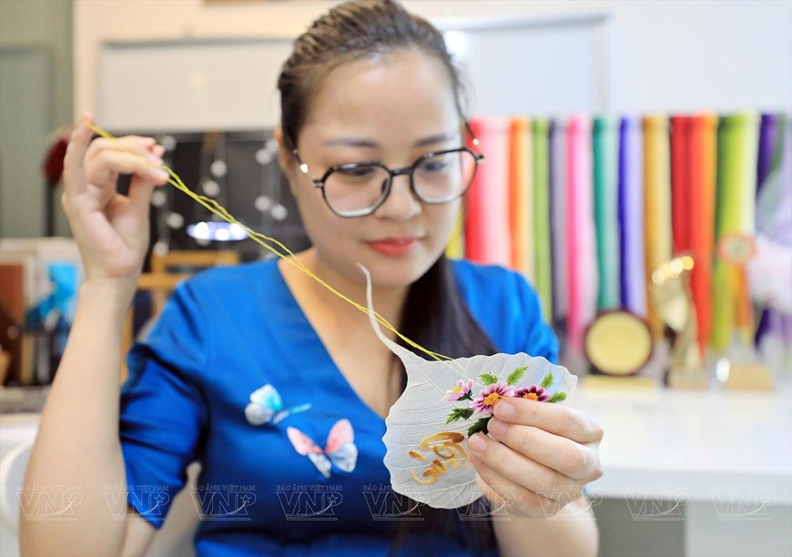 Each embroidered product is a unique work of art that requires meticulousness and creativity from the artisan. 