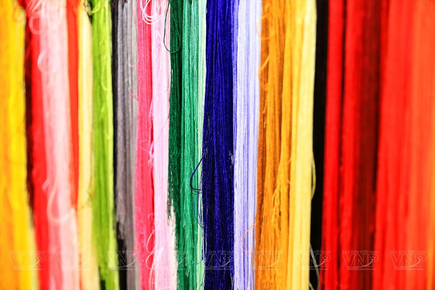 Colourful yarn for Cuc’s embroidered products 