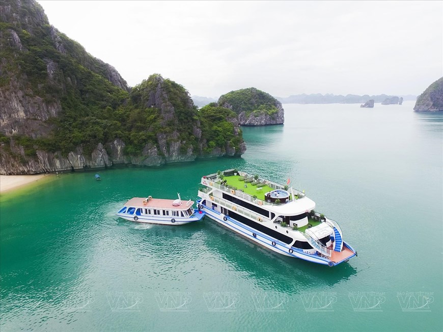 A cruise ship docks at the bay so that tourists can go swimming, dinning and exploring the nearby islets. 