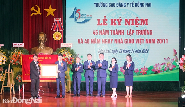  Nhà trường đón nhận giấy chứng nhận đạt tiêu chuẩn Kiểm định chất lượng giáo dục nghề nghiệp và chương trình đào tạo ngành Điều dưỡng