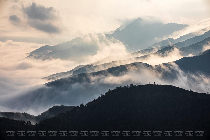 October to April is considered the best time to take in the extraordinarily heady sight of a sea of clouds within touching distance. 