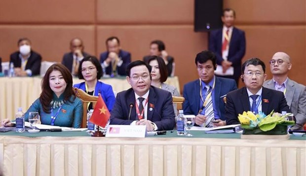 National Assembly Chairman Vuong Dinh Hue (C) attends the meeting of the ASEAN Inter-Parliamentary Assembly's Executive Committee within the AIPA-43 framework. 