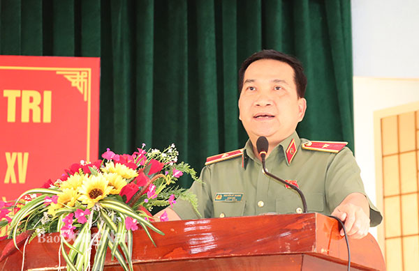 Thiếu tướng Nguyễn Sỹ Quang, Ủy viên Ban TVTU, Giám đốc Công an tỉnh trả lời ý kiến cử tri H.Xuân Lộc. Ảnh: Thành Nhân
