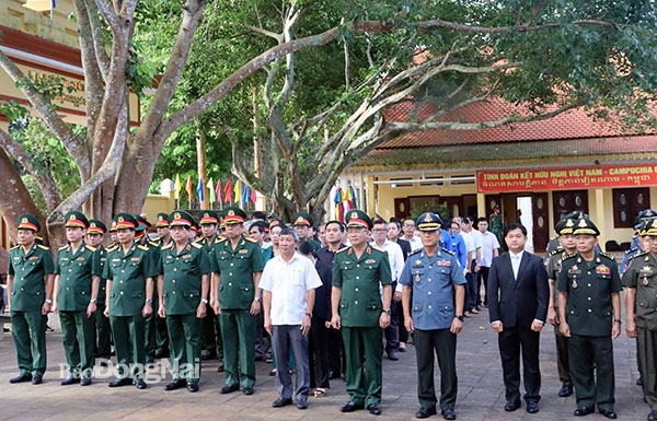 Các đại biểu hai nước, Quân khu 7, tỉnh Đồng Nai dự buổi lễ