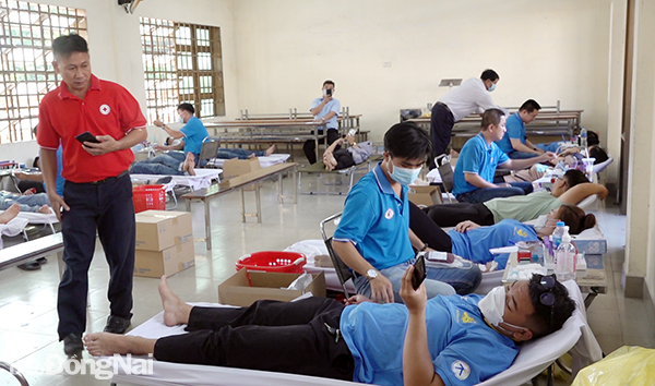 Người dân TP. Biên Hòa tham gia hiến máu tình nguyện