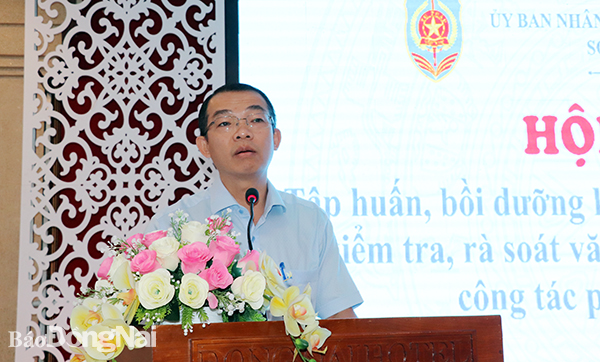  Phó giám đốc Sở Tư pháp Phan Quang Tuấn phát biểu tại hội nghị