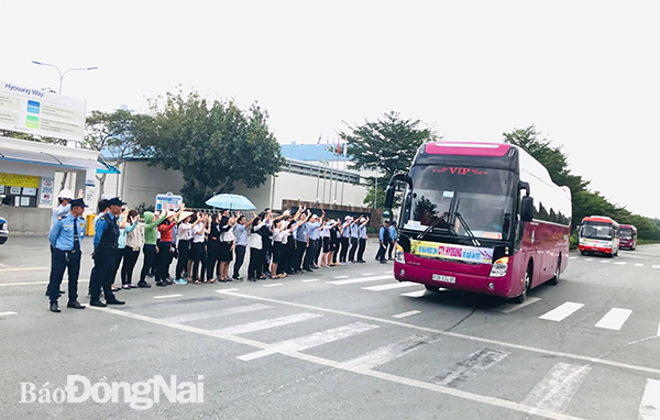 Công ty TNHH Hyosung Việt Nam tổ chức chuyến xe miễn phí đưa công nhân về quê ăn tết năm 2021