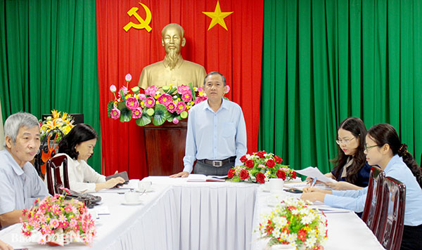Phó trưởng Ban Tuyên giáo Tỉnh ủy Phạm Tấn Linh phát biểu tại hội nghị