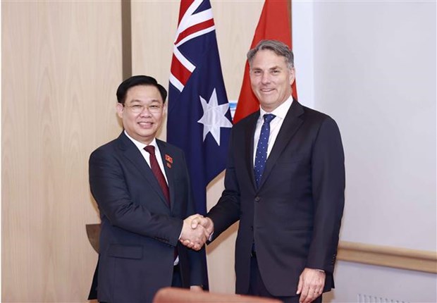 NA Chairman Vuong Dinh Hue (L) and Australian Deputy Prime Minister and Minister for Defence Richard Marles. 