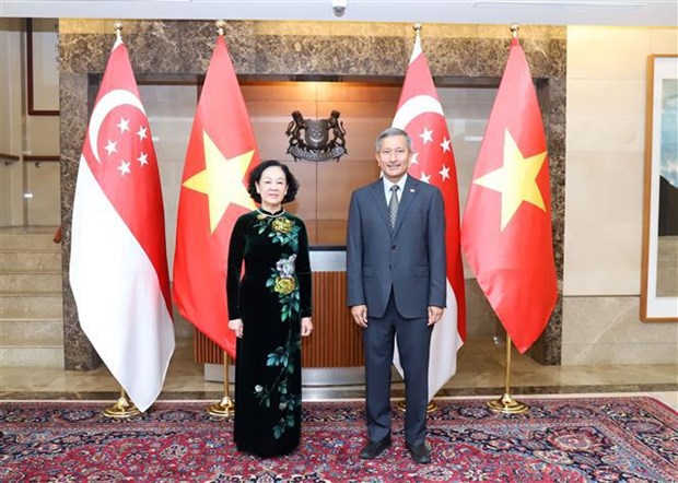 Truong Thi Mai (left), Politburo member and Chairwoman of the CPV Central Committee’s Organisation Commission, meets with Singaporean Minister for Foreign Affairs Vivian Balakrishnan during her visit to the city state. 