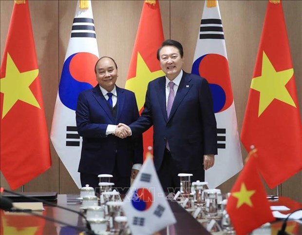  President Nguyen Xuan Phuc (L) and President of the Republic of Korea (RoK) Yoon Suk-yeol.