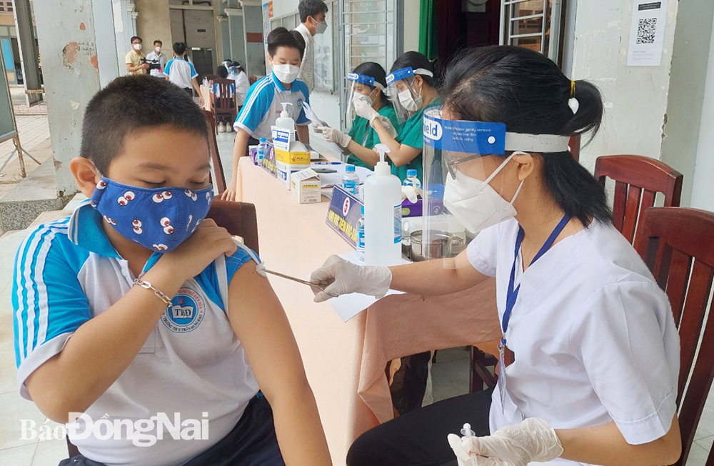 Tiêm vaccine phòng Covid-19 cho học sinh trong tỉnh