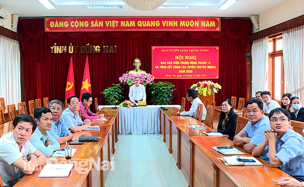 Phó trưởng Ban Tuyên giáo Tỉnh ủy Phạm Tấn Linh phát biểu tham luận tại hội nghị Ảnh: Lê Kiệt