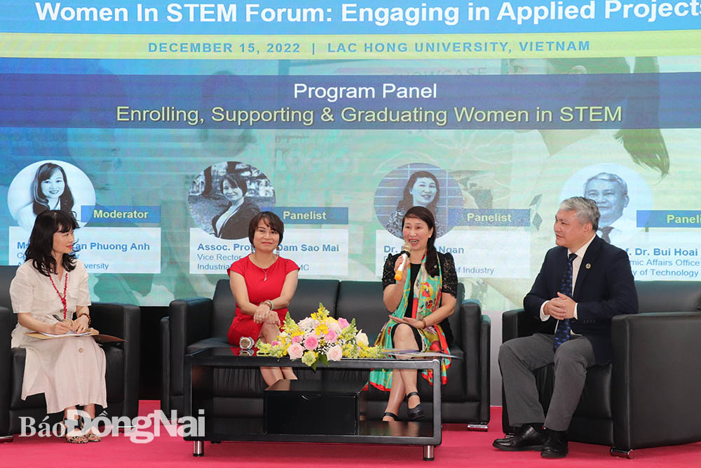 Các diễn giả đến từ nhiều trường đại học tham gia tọa đàm về giải pháp tuyển sinh, hỗ trợ và đào tạo nữ sinh trong khối ngành STEM