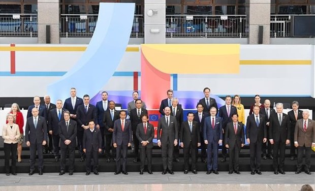 Leaders to the ASEAN-EU Commemorative Summit in a group photo. 