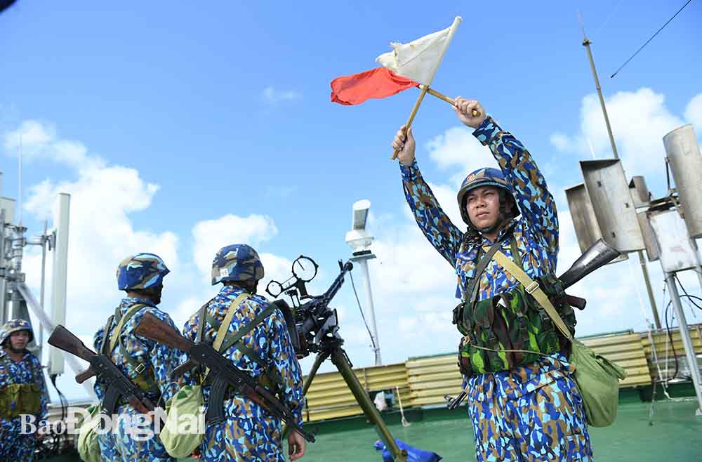 Cán bộ, chiến sĩ vững tay súng bảo vệ chủ quyền biển, đảo Tổ quốc