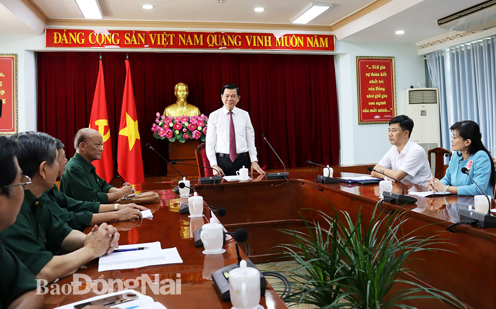 Bí thư Tỉnh ủy Nguyễn Hồng Lĩnh phát biểu tại buổi gặp mặt