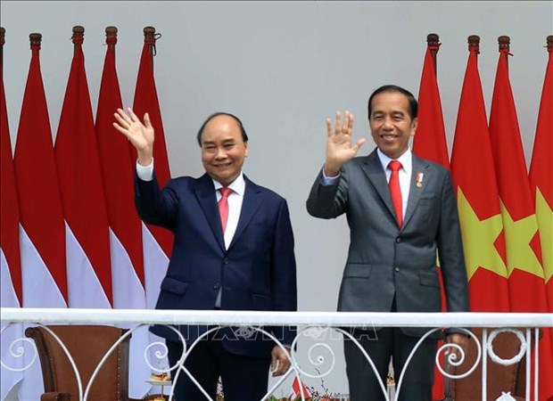 Presidents Nguyen Xuan Phuc (L) and Joko Widodo at the welcome ceremony for the Vietnamese leader in Bogor city, West Java province, on December 22.