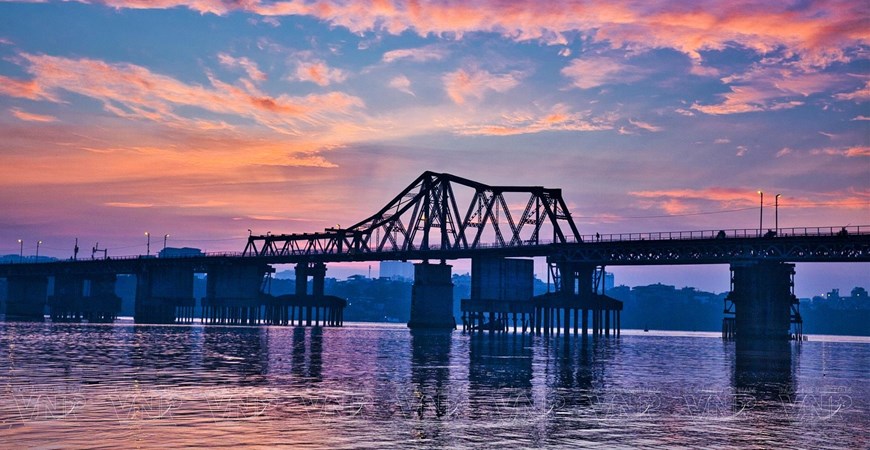 The bridge was initially called Doumer Bridge, after Paul Doumer, the French Governor-General of Indochina in 1897. At the time of construction, it was one of the world’s largest bridges. Following Vietnam’s liberation, it was renamed Long Bien Bridge.