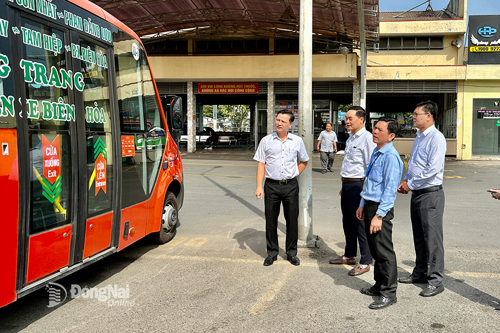Thượng tôn pháp luật để xây dựng văn hóa giao thông an toàn