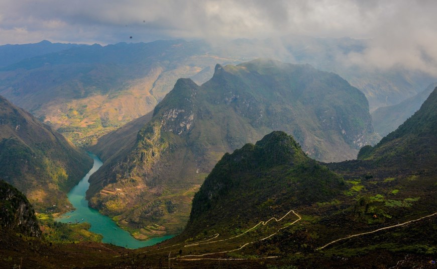 Nho Que river winding like a green thread shimmering from heaven. 