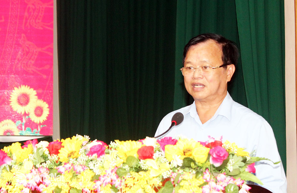 Chủ tịch UBND tỉnh Cao Tiến Dũng phát biểu tại hội nghị. Ảnh: Nga Sơn
