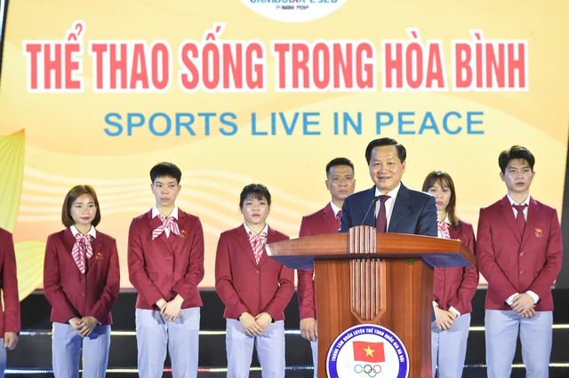 Phó thủ tướng Chính phủ Lê Minh Khái phát biểu chỉ đạo tại lễ xuất quân đoàn thể thao Việt Nam dự SEA Games 32 