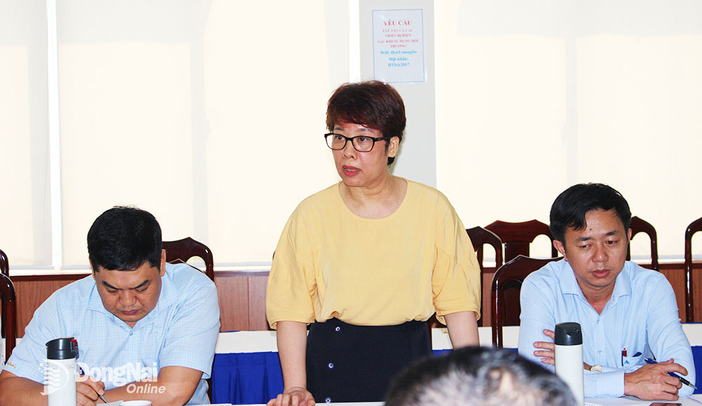 Bà Nguyễn Thị Thanh Mai, Phó chi cục trưởng Chi cục Chăn nuôi - thú y (Sở NN-PTNT) phát biểu tại hội nghị.