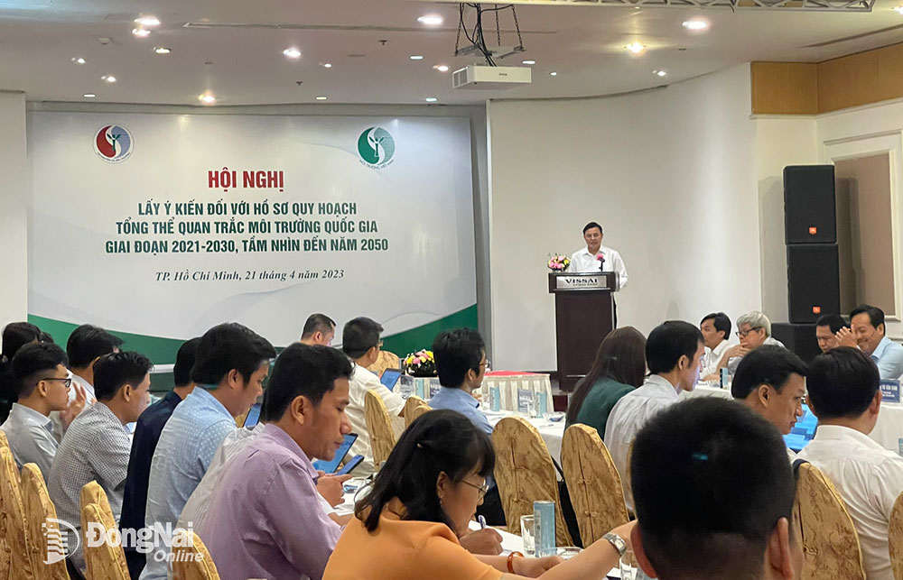 Ông Hoàng Văn Thức Cục trưởng Cục Kiểm soát ô nhiễm môi trường (Bộ TN-MT) phát biểu khai mạc hội nghị