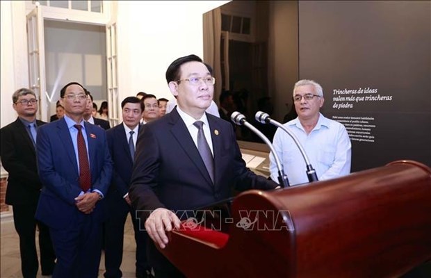 National Assembly Chairman Vuong Dinh Hue speaks during his visit to Fidel Castro Ruz Centre in Havana.