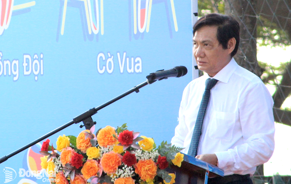 Phó chủ tịch UBND tỉnh Nguyễn Sơn Hùng phát biểu tại lễ khai mạc hội thao