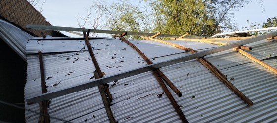 The hail along with a cyclone blew off roofs of houses and damaged many crops in Thanh Son Commune, Dinh Quan District, Dong Nai Province.