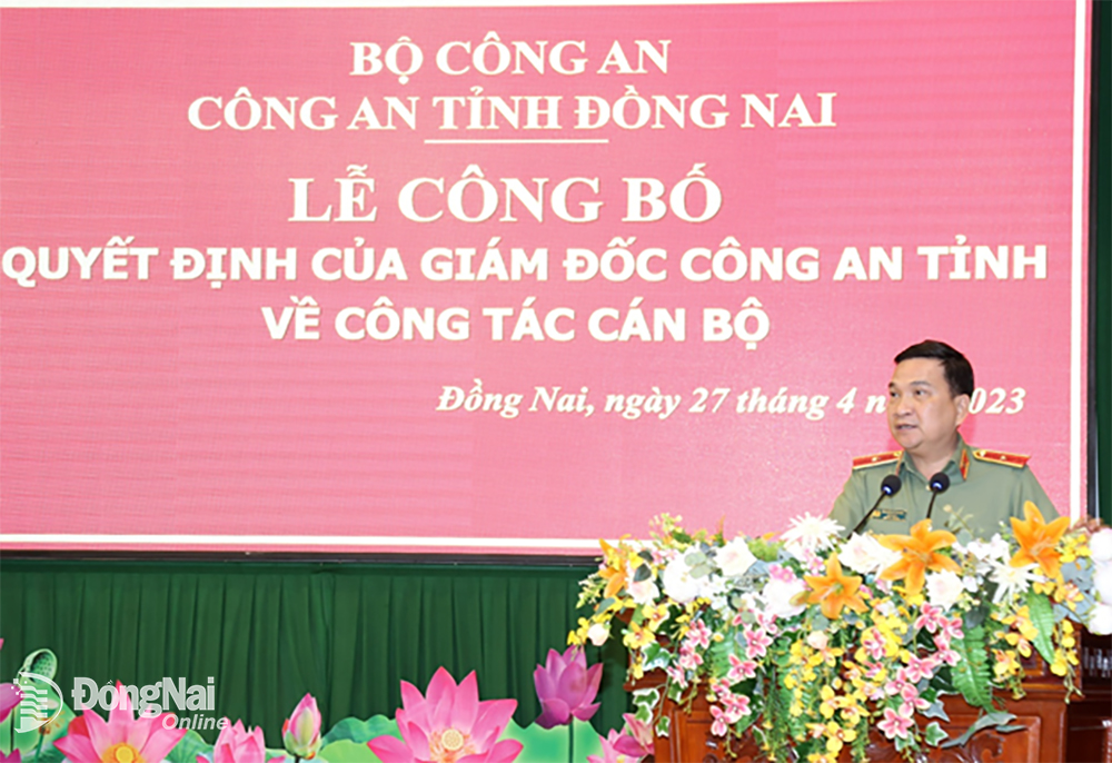 Thiếu tướng Nguyễn Sỹ Quang, Ủy viên Ban TVTU, Bí thư Đảng ủy, Giám đốc Công an tỉnh phát biểu giao nhiệm vụ