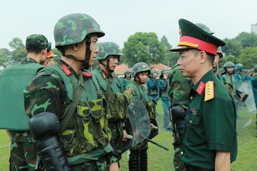 Thủ trưởng Bộ Tổng Tham mưu Quân đội nhân dân Việt Nam kiểm tra đột xuất công tác trực, sẵn sàng chiến đấu phục vụ cao điểm lễ tại Bộ Chỉ huy quân sự tỉnh