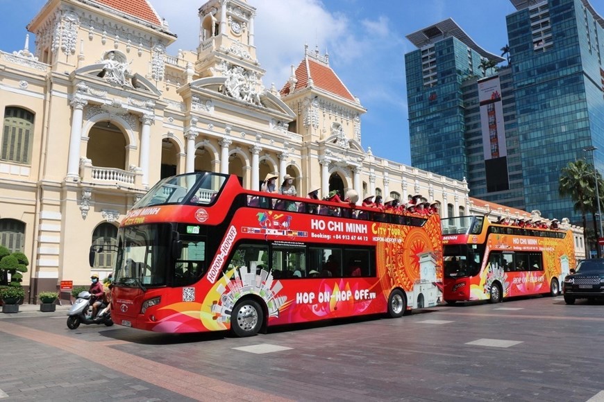 The Viet Hop on Hop-off Vietnam Company successfully applies new cutting-edge technological solutions to offer double-decker tour bus services for visitors around Ho Chi Minh City.