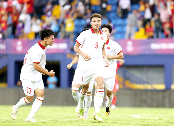 U.22 Việt Nam lên ngôi đầu bảng