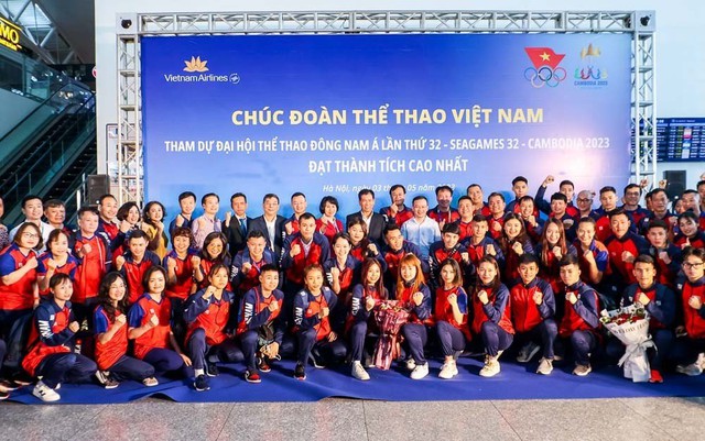 Đoàn thể thao Việt Nam chính thức sang Campuchia tham dự SEA Games 32